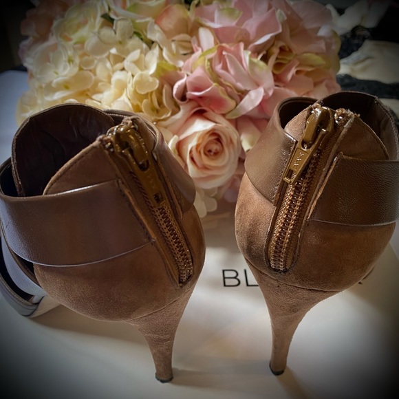 🌟💎HP 3X💎🌟MANOLO BLAHNIK- Luxury Crafted Women's Heels 👠 - Picture 8 of 16